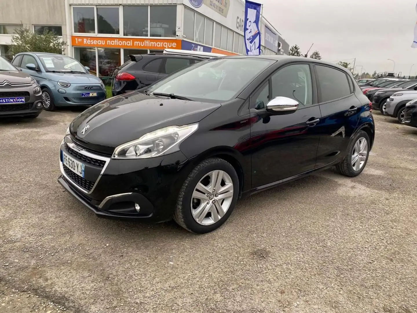 Peugeot 208 1.2i S\u0026S - 82 - SIGNATURE + CARPLAY - 1