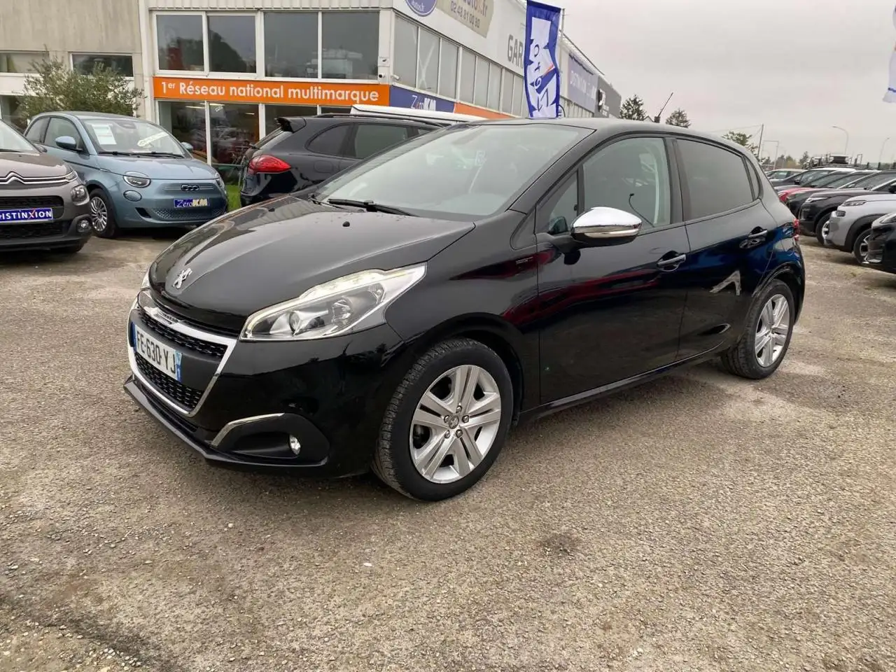 Peugeot 208 1.2i S\\u0026S - 82   Signature + Carpla
