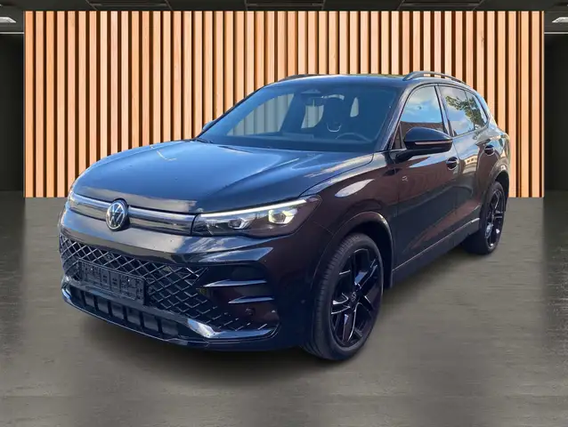 Volkswagen Tiguan view 2