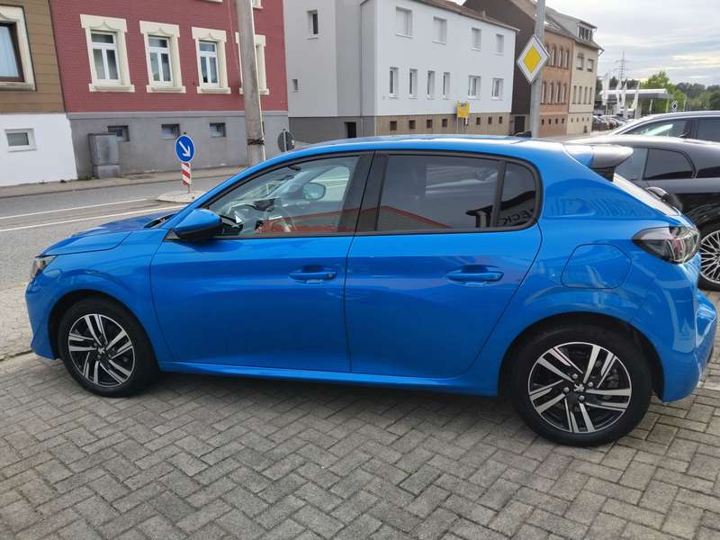 Peugeot 208 Allure Pack 100 EAT 8 Automatik Navi Allwetterreif