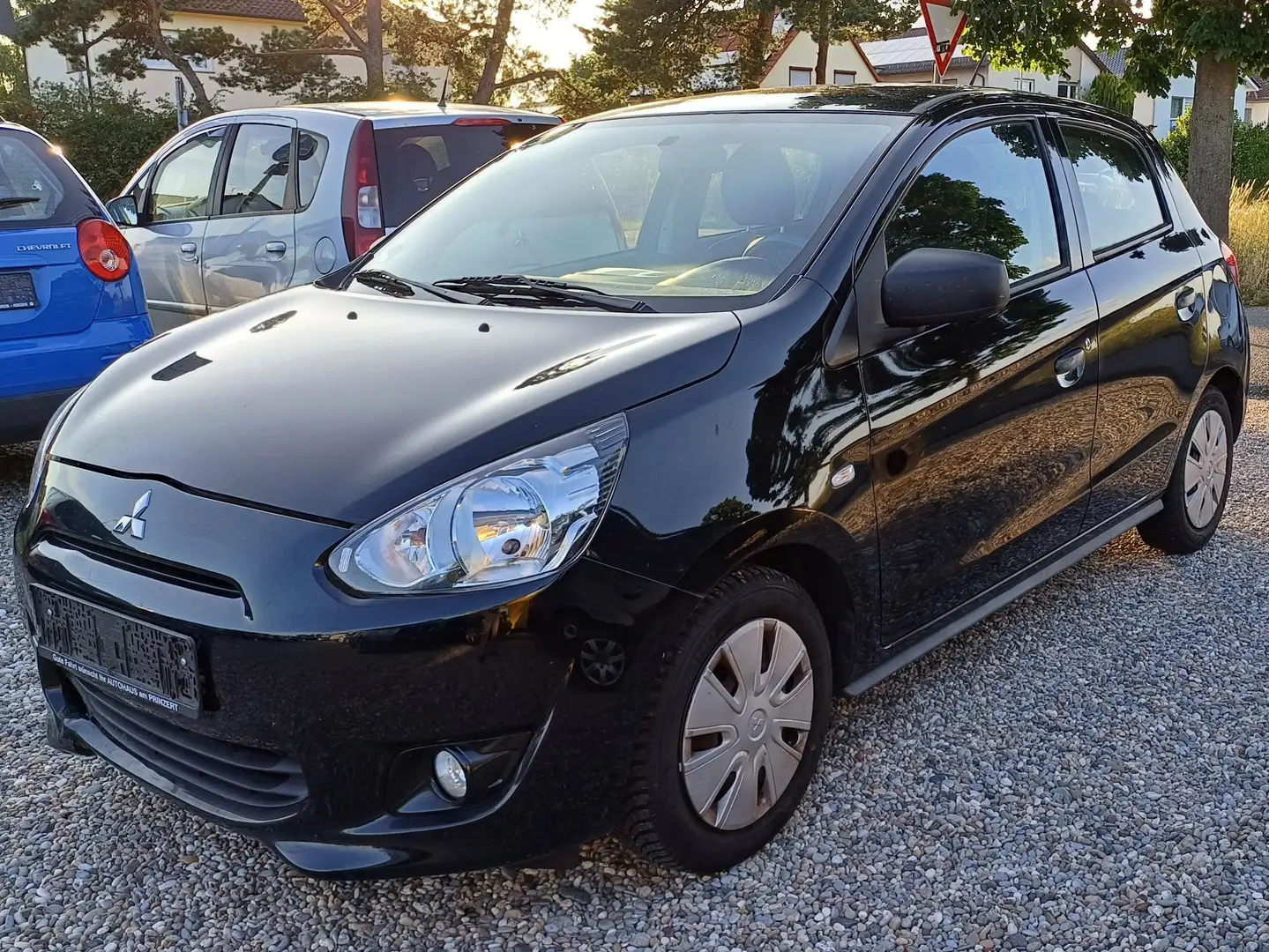 Mitsubishi Space Star Diamant Edition Schwarz - 2