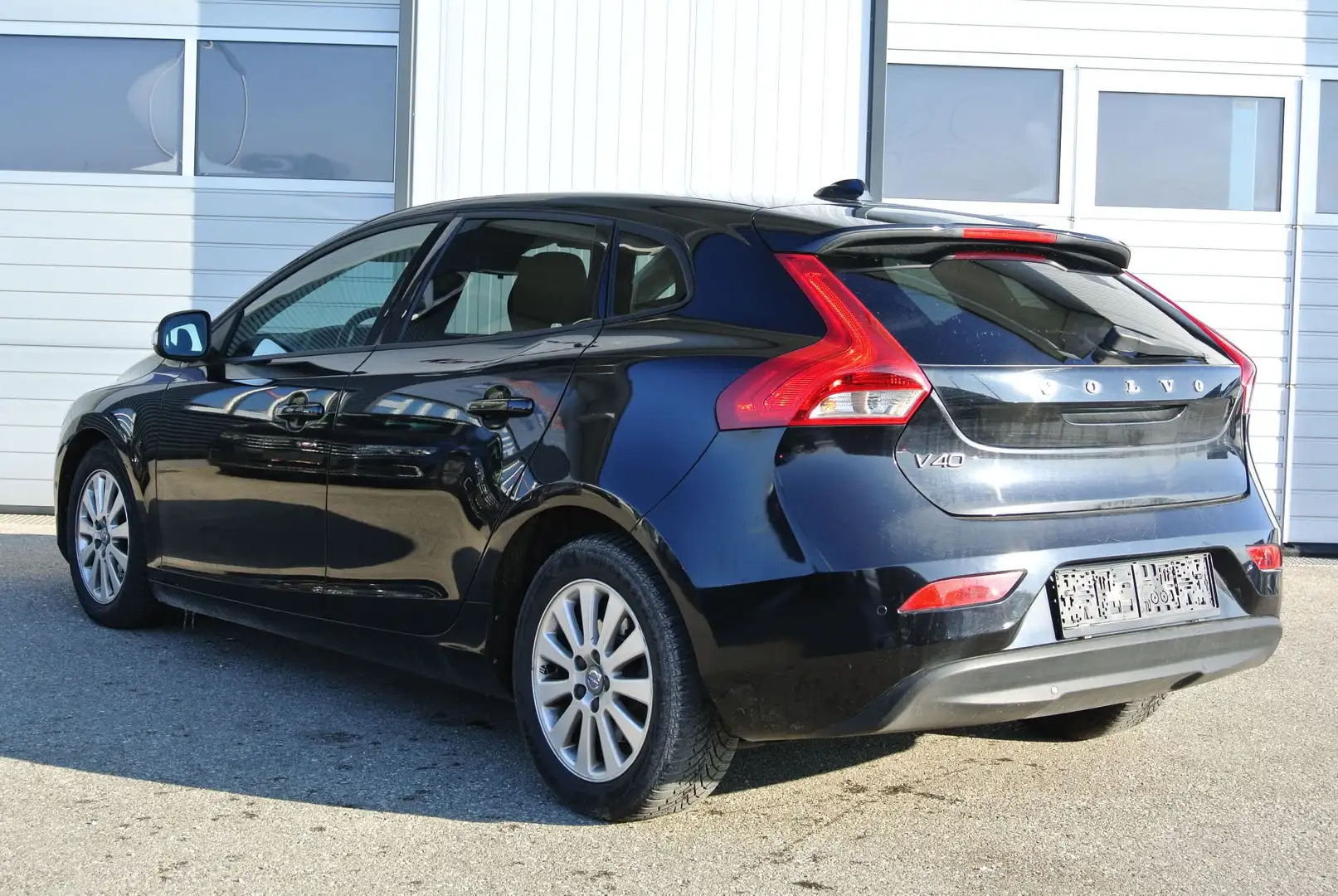 Volvo V40 1.6 D Kinetic Schwarz - 2