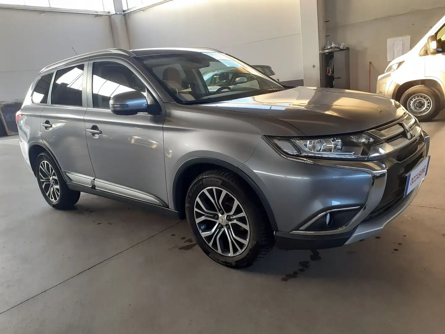 Mitsubishi Outlander Outlander 2.2 DI-D 4WD Instyle 7p. Gris - 1