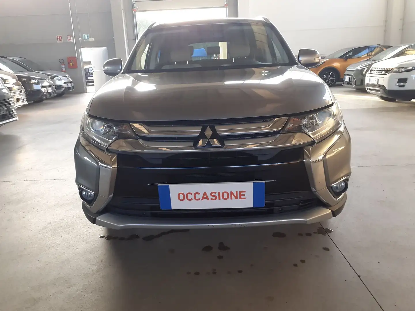 Mitsubishi Outlander Outlander 2.2 DI-D 4WD Instyle 7p. Gris - 2