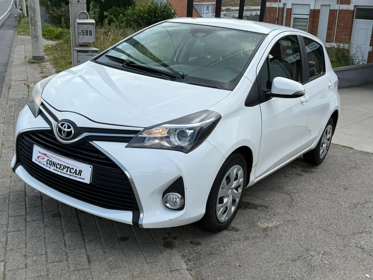 Toyota Yaris 1.4 D-4D Active and pack Live 2 - 1