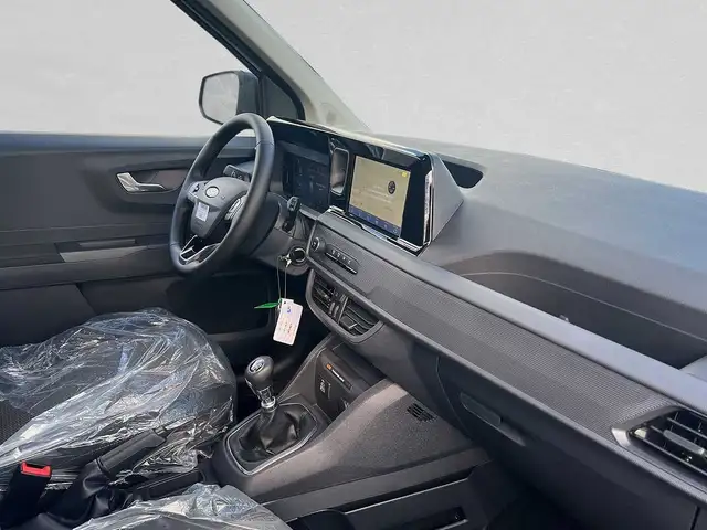 Ford Tourneo Courier view 3