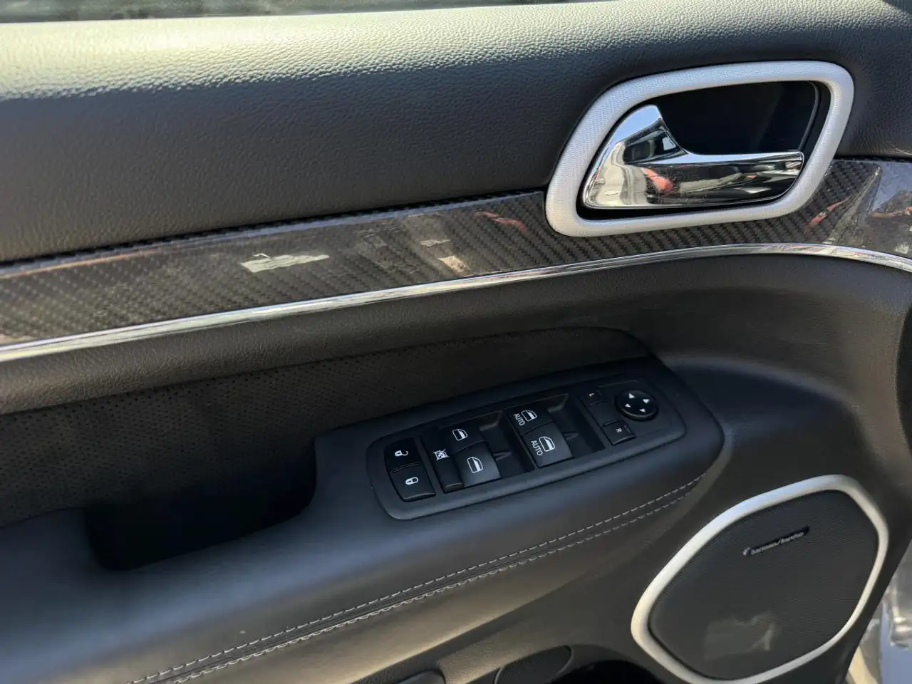 Jeep Grand Cherokee снимка Jeep Grand Cherokee