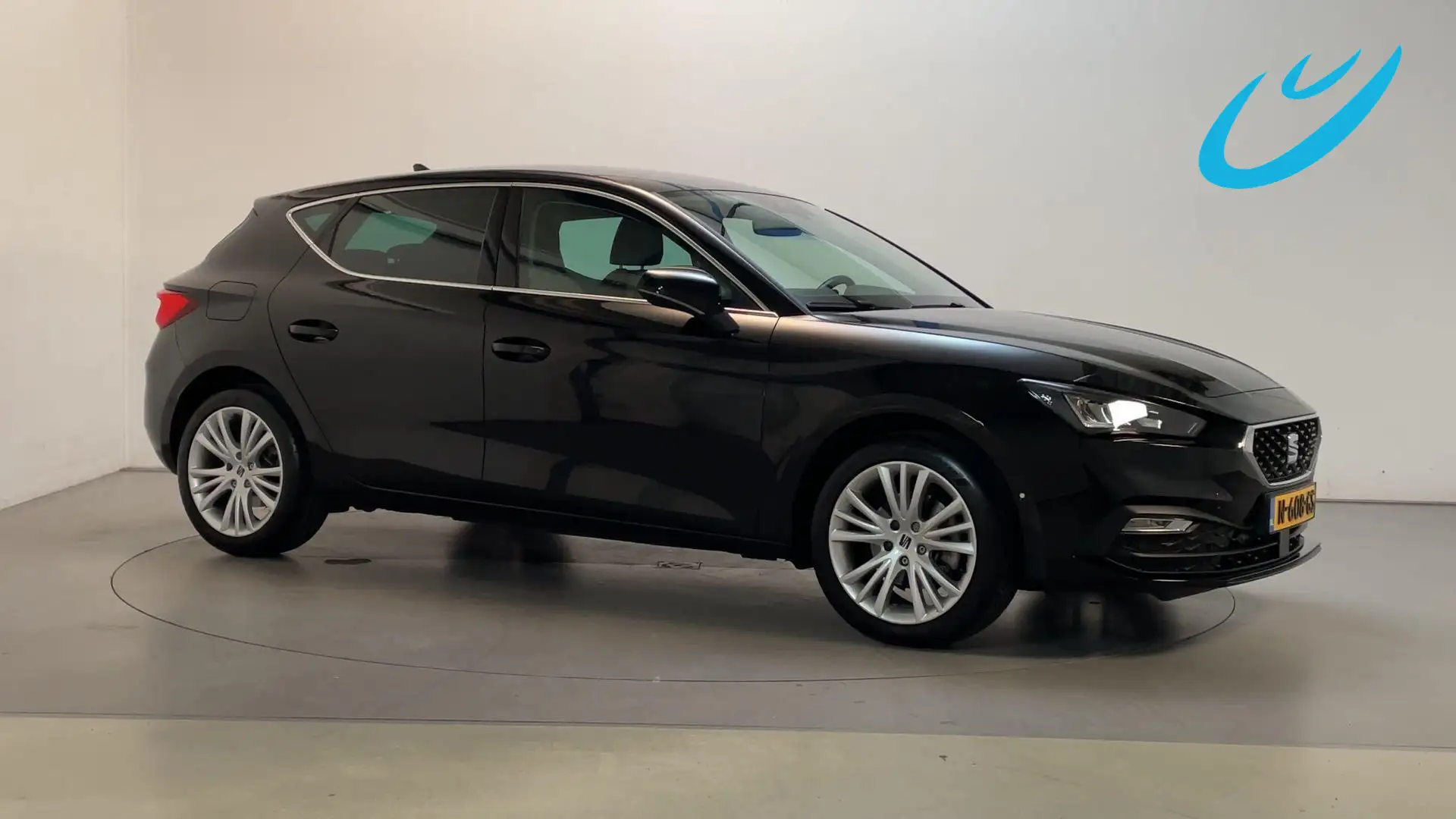 SEAT Leon 1.0 TSI 110pk Style Business Intense Camera Virtua Zwart - 1