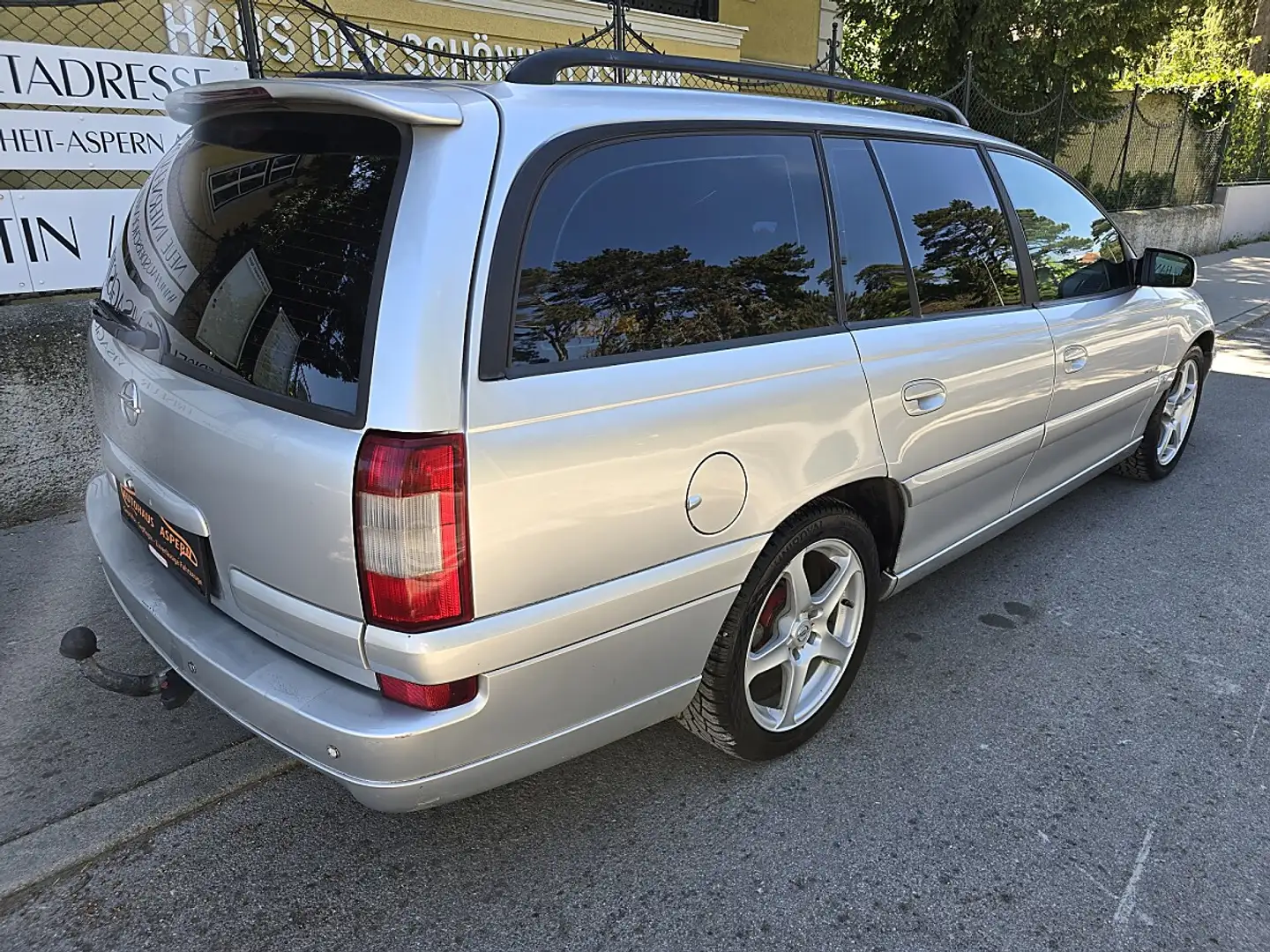 Opel Omega Caravan Design Edition DTi Silber - 2