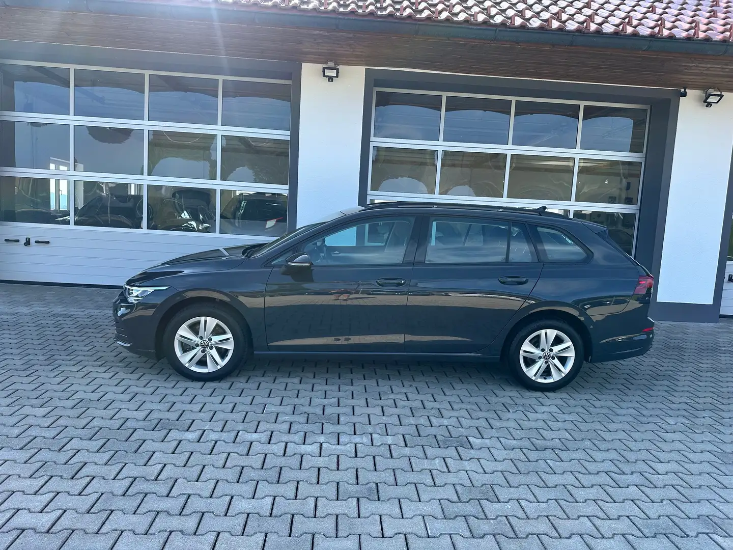 Volkswagen Golf Variant Life 2,0 TDI *NAVI*SITZHZ*PDC*DIGITAL*APP* Grau - 2