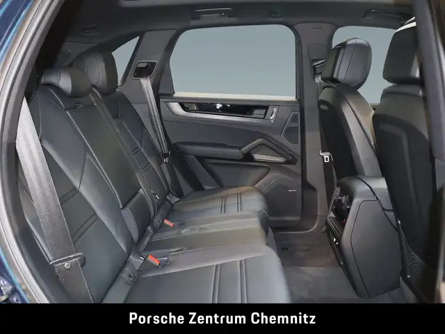 Porsche Cayenne view 8
