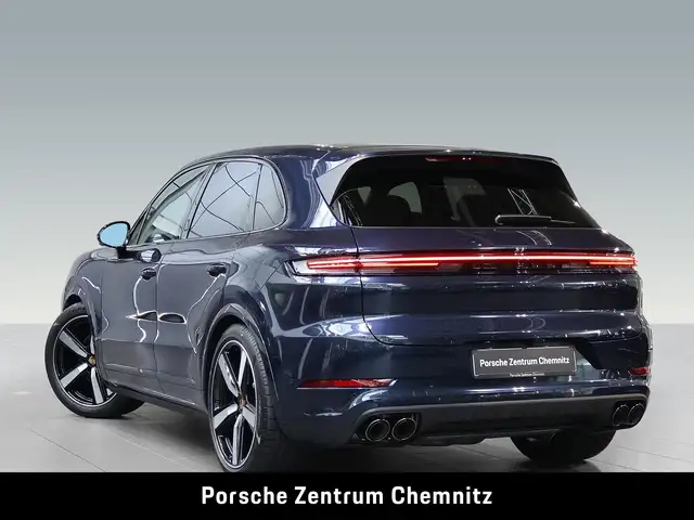 Porsche Cayenne view 3