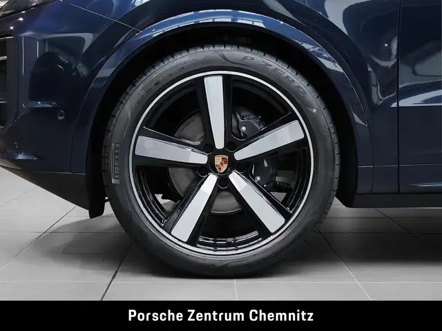 Porsche Cayenne view 6