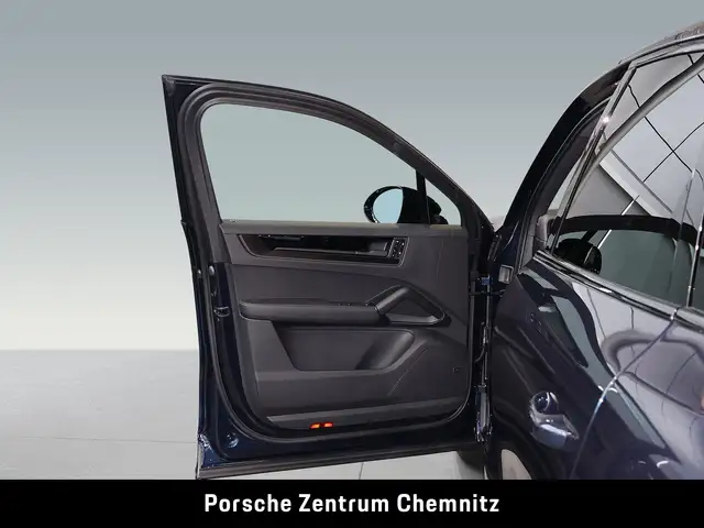 Porsche Cayenne view 10