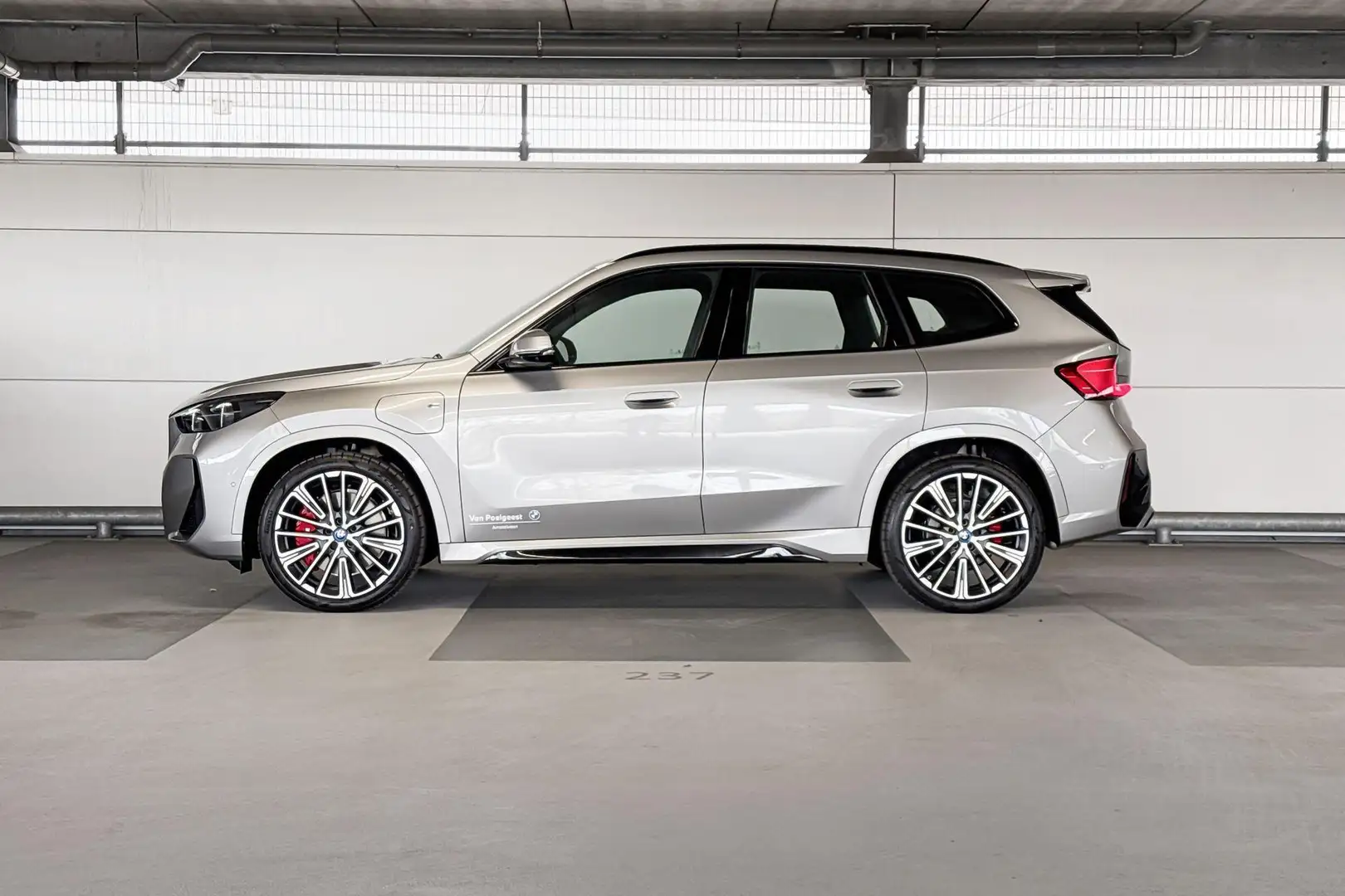 BMW X1 xDrive25e Grijs - 2