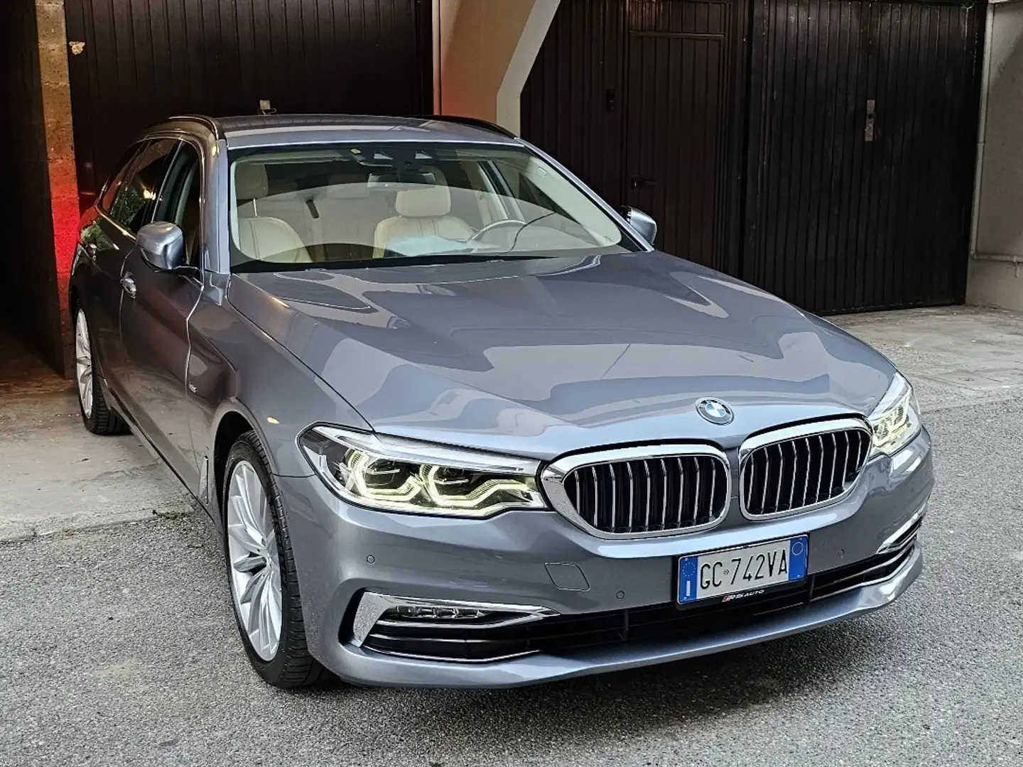 BMW 520 520d Luxury auto Grau - 1