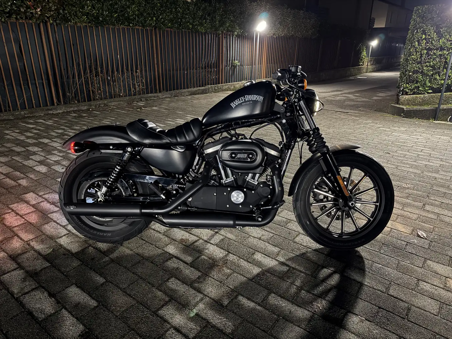 Harley-Davidson Iron 883 XL883N IRON Fekete - 1