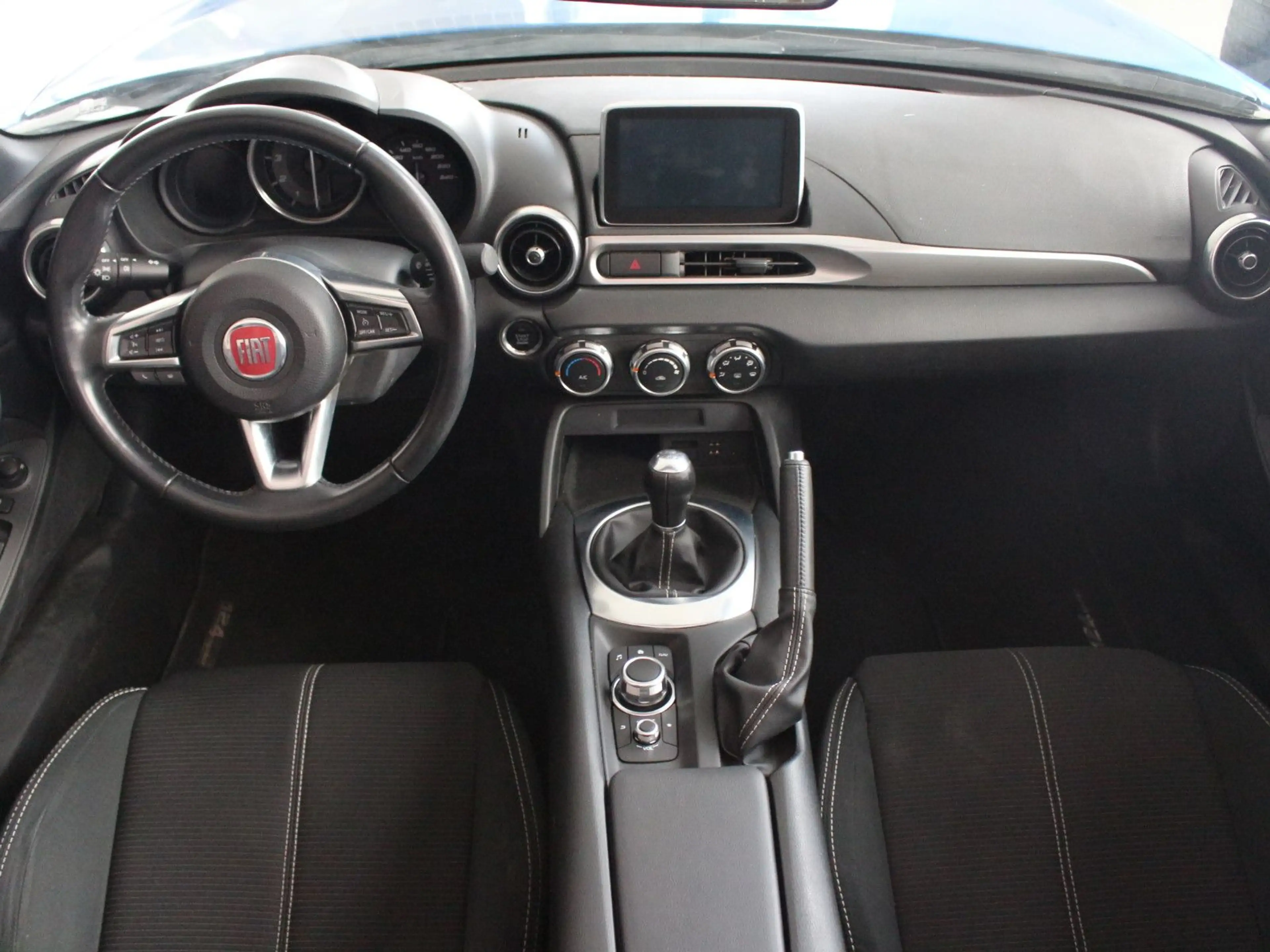 Fiat 124 Spider 1.4 16V Turbo Alu BT DAB+Navi Tempoma — photo 11