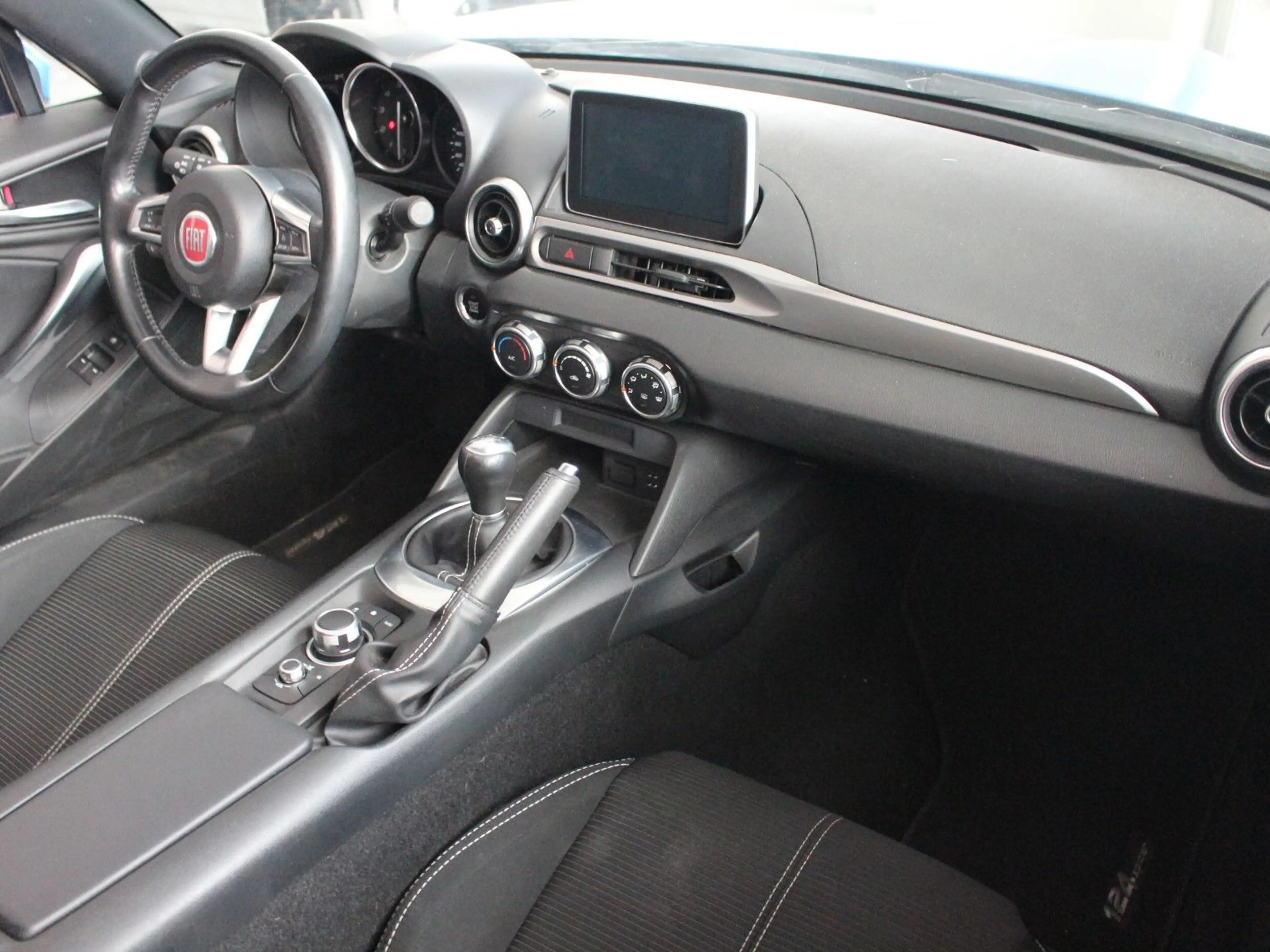 Fiat 124 Spider 1.4 16V Turbo Alu BT DAB+Navi Tempoma — photo 12