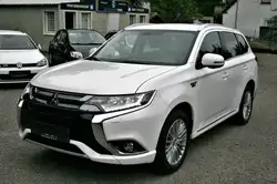 Mitsubishi Outlander PHEV Plus 4WD+Xenon+360°+AHK+PDC+Leder