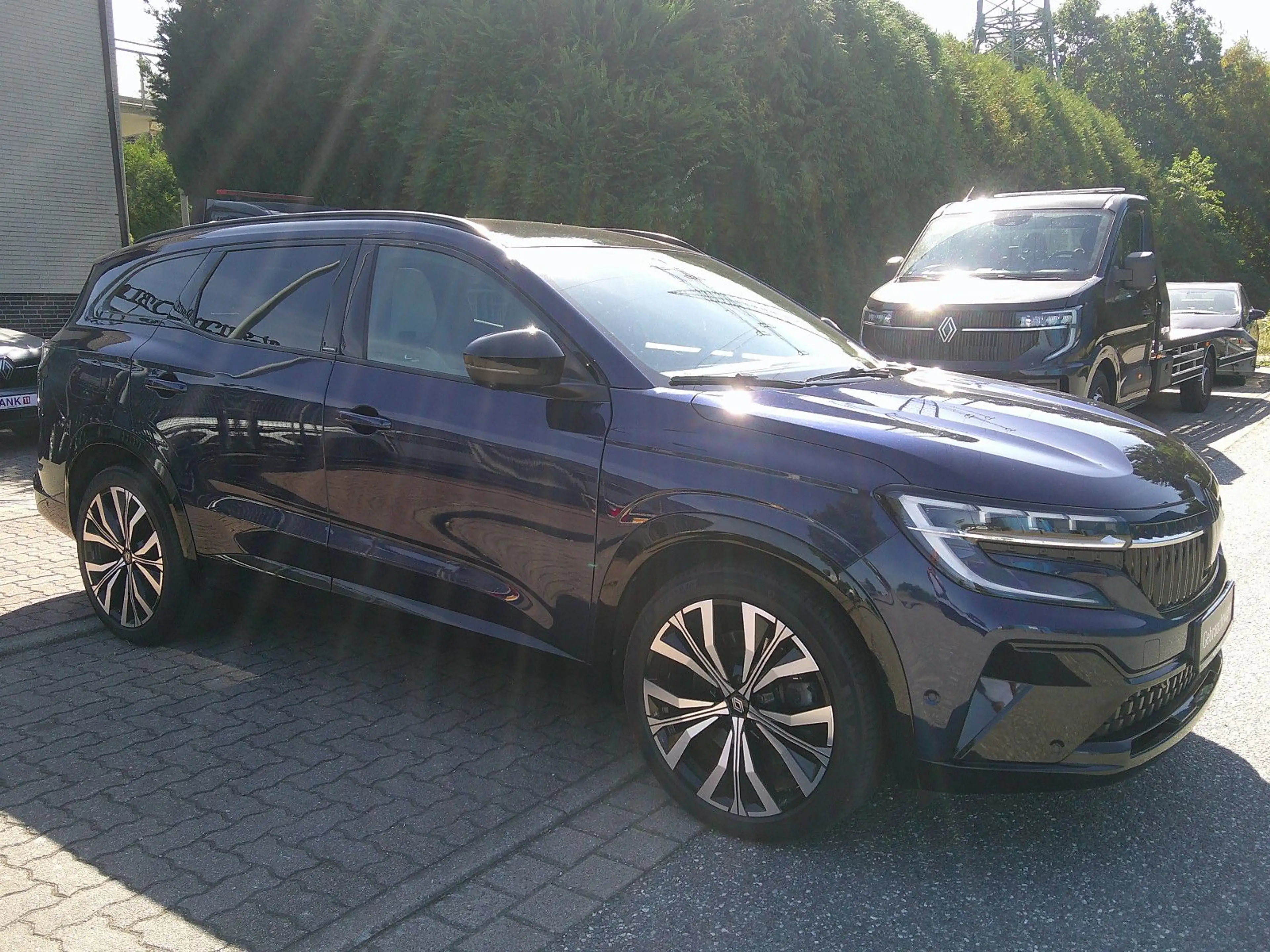 Renault Espace VI Iconic E-Tech Hybrid — photo 15