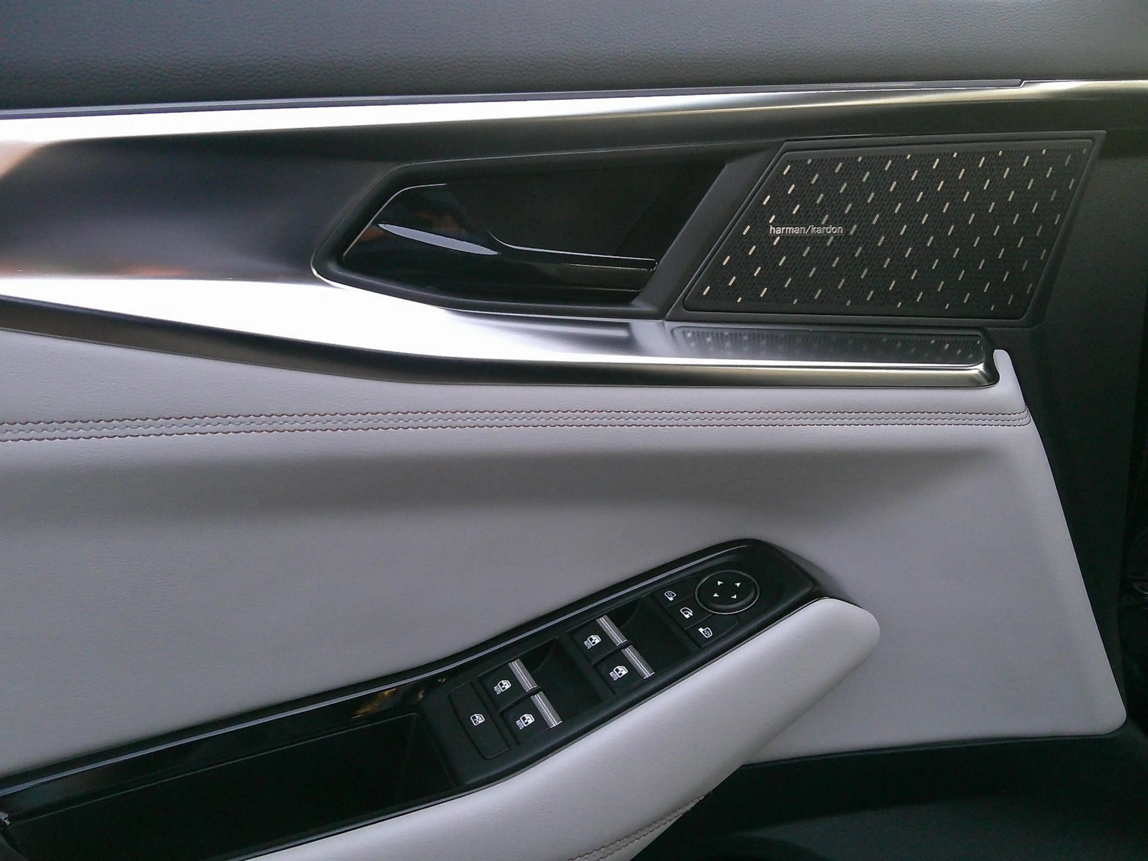 Renault Espace VI Iconic E-Tech Hybrid — photo 12