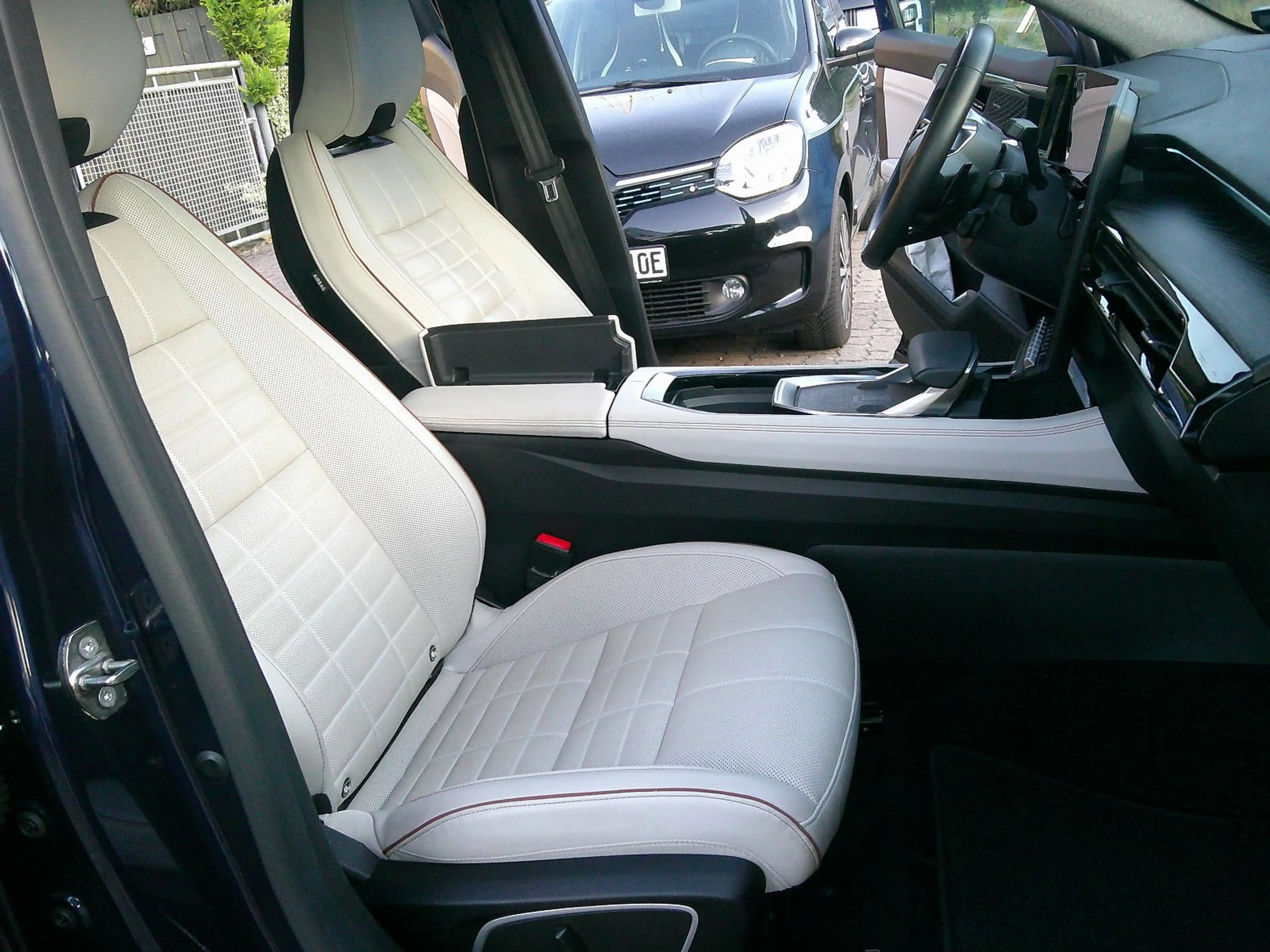 Renault Espace VI Iconic E-Tech Hybrid — photo 3