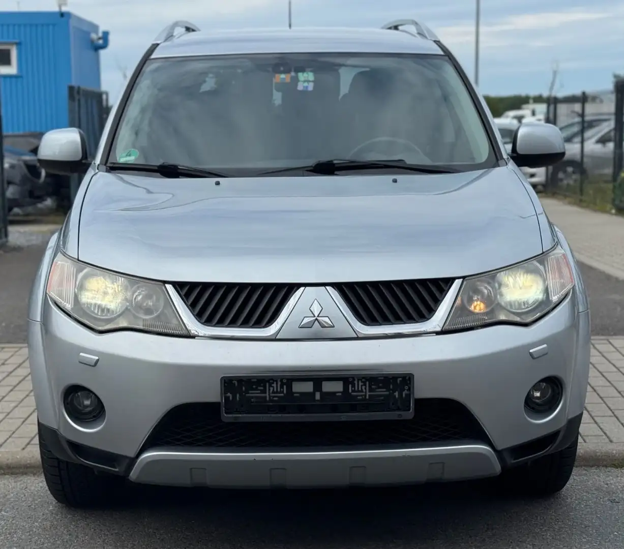 Mitsubishi Outlander 2.4 MIVEC 1.Hand 4WD 7Sitzer LPG Gas Ezüst - 2