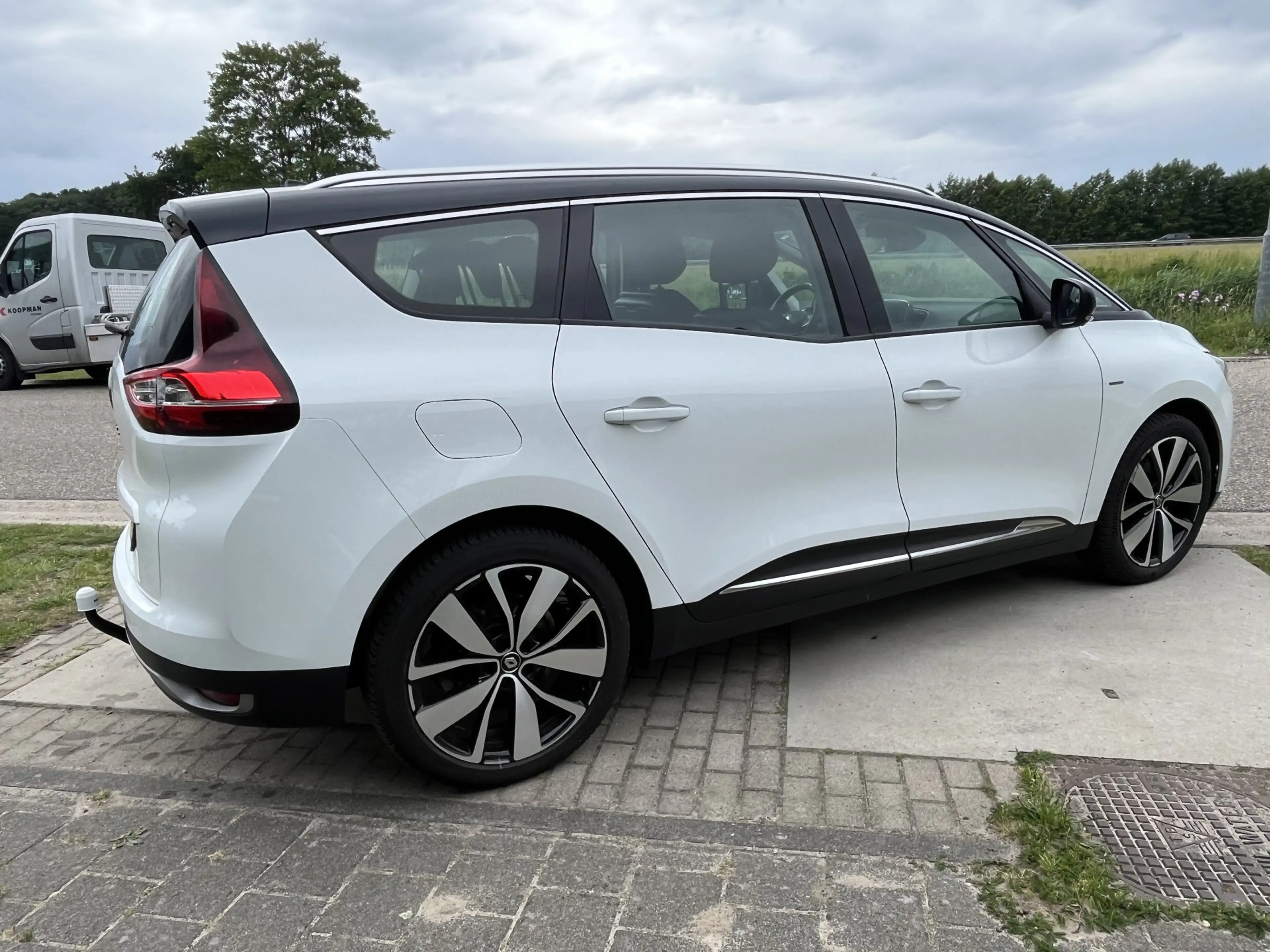 Renault Grand Scenic 1.3 TCe Limited 140PK / Trekhaak / Parkeerhulp V+A — photo 2