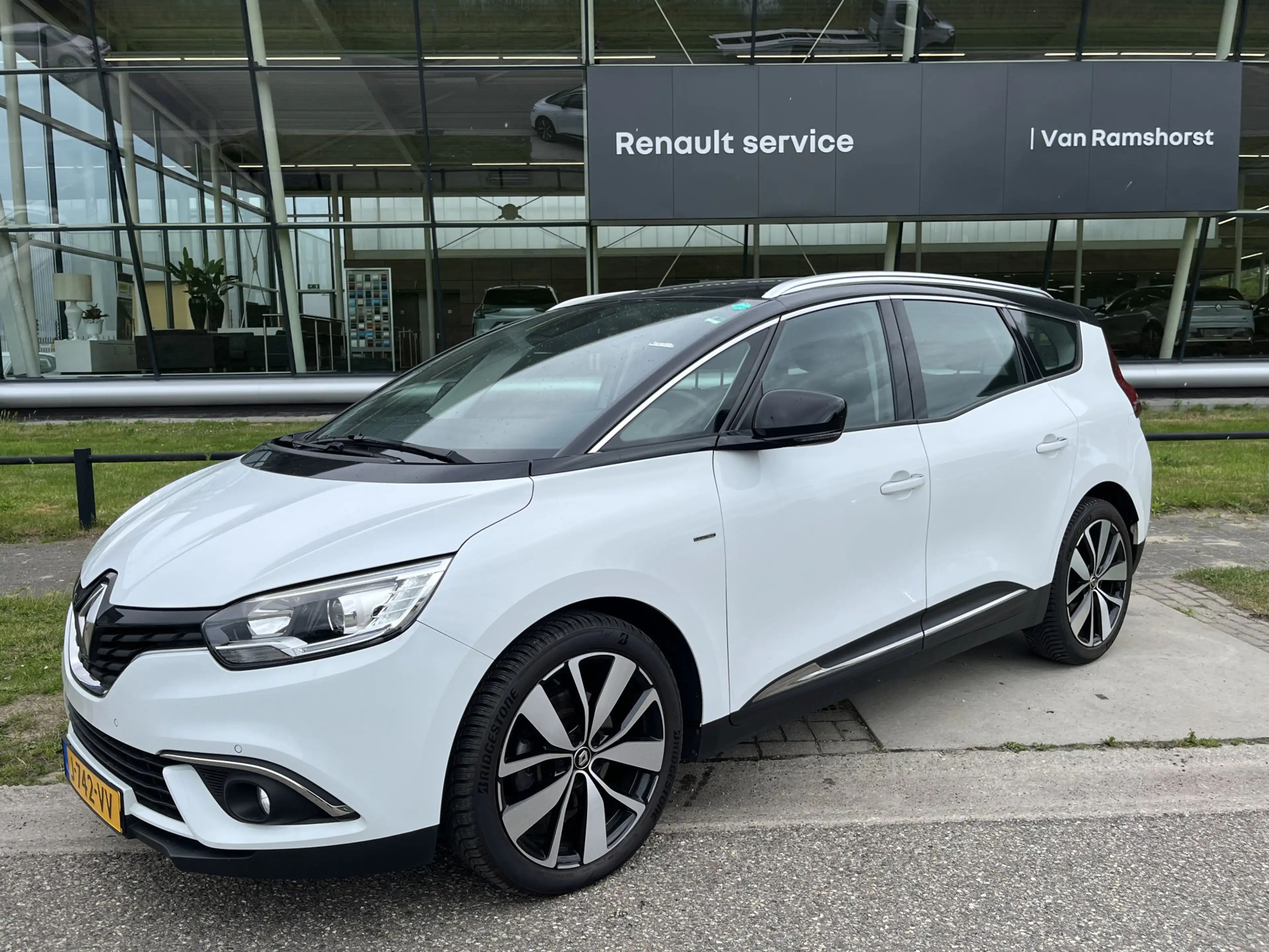 Renault Grand Scenic 1.3 TCe Limited 140PK / Trekhaak / Parkeerhulp V+A