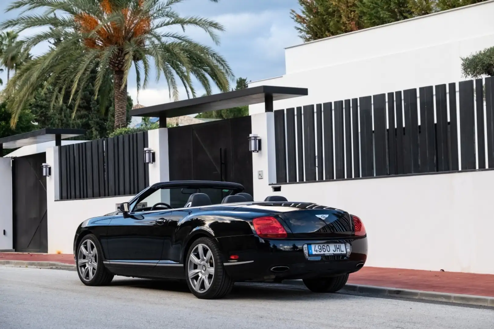 Bentley Continental GTC Aut. Černá - 1