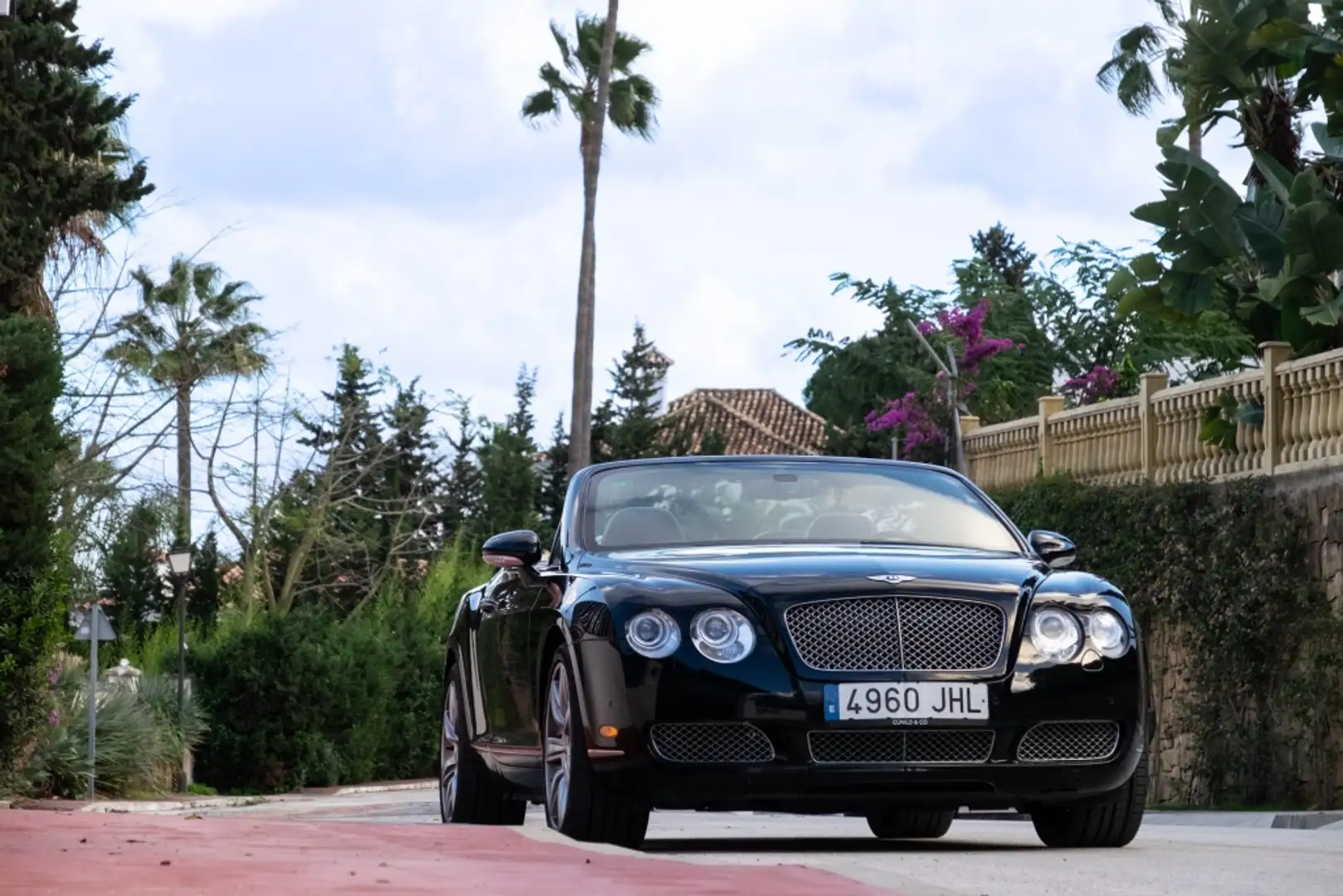 Bentley Continental GTC Aut. Černá - 2