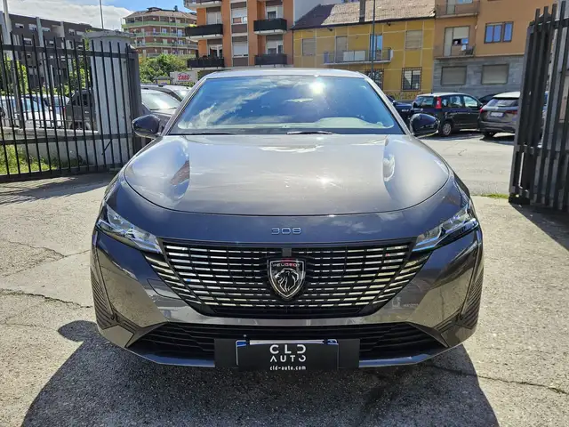 Peugeot 308 view 2