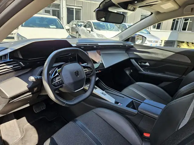 Peugeot 308 view 5