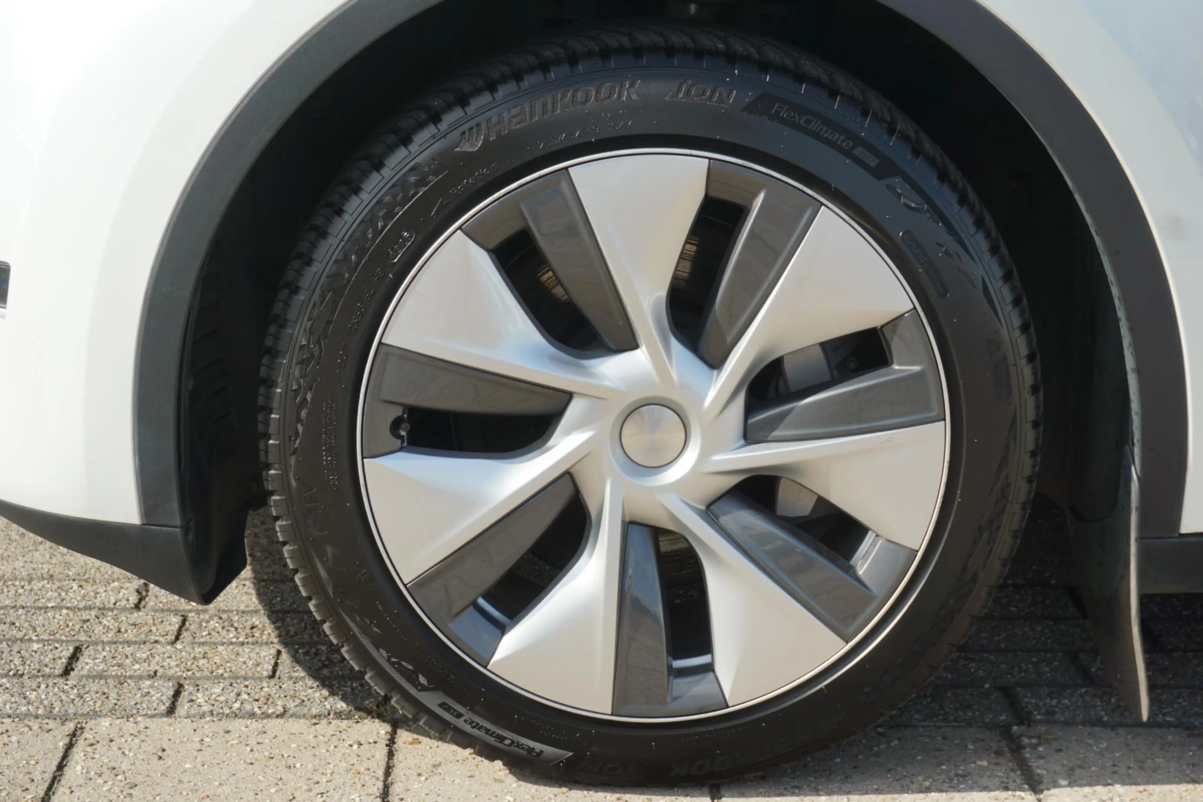 Tesla Model Y Long Range AWD 75 kWh | Soh 94% — photo 10