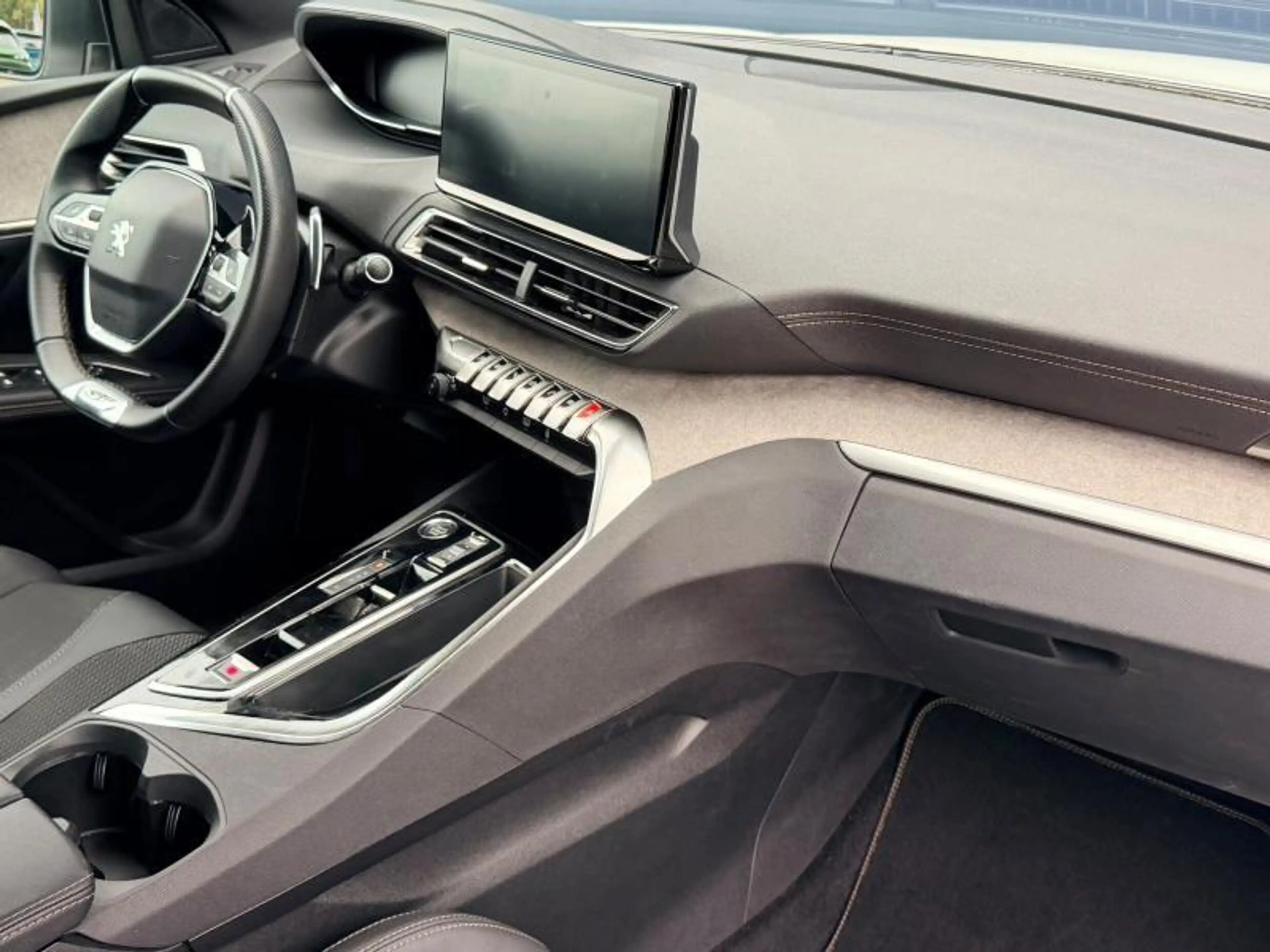 Peugeot 5008 GT / 1.5 BlueHDI / 7 Places — photo 2