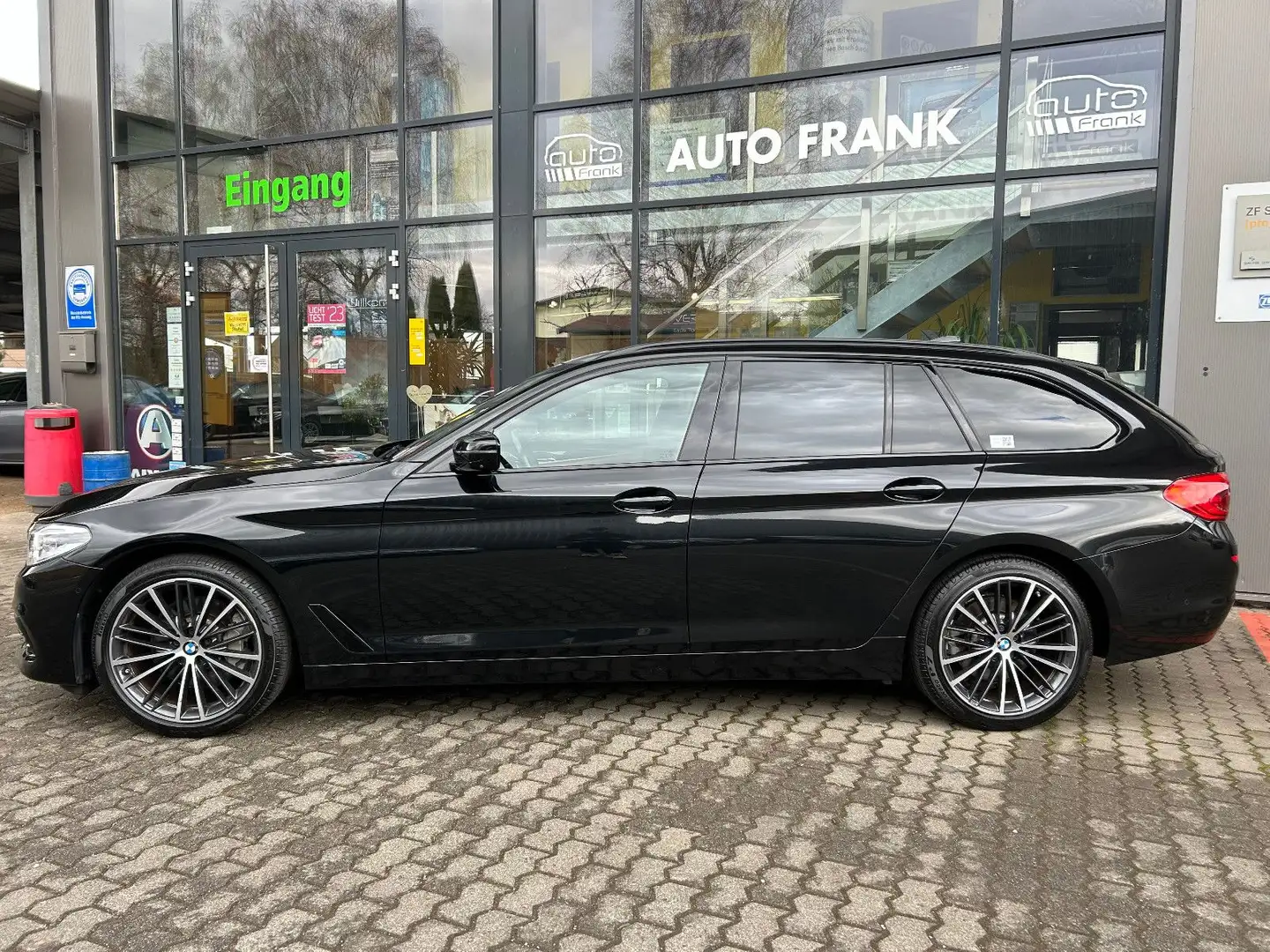 BMW 530 i xDrive Sport Line/HUD/Pano/360/Standh. Zwart - 2