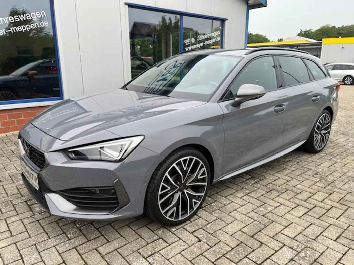 CUPRA Leon ST 2.0 TSI DSG Navi ACC Kamera BeatsAudio Gris - 1