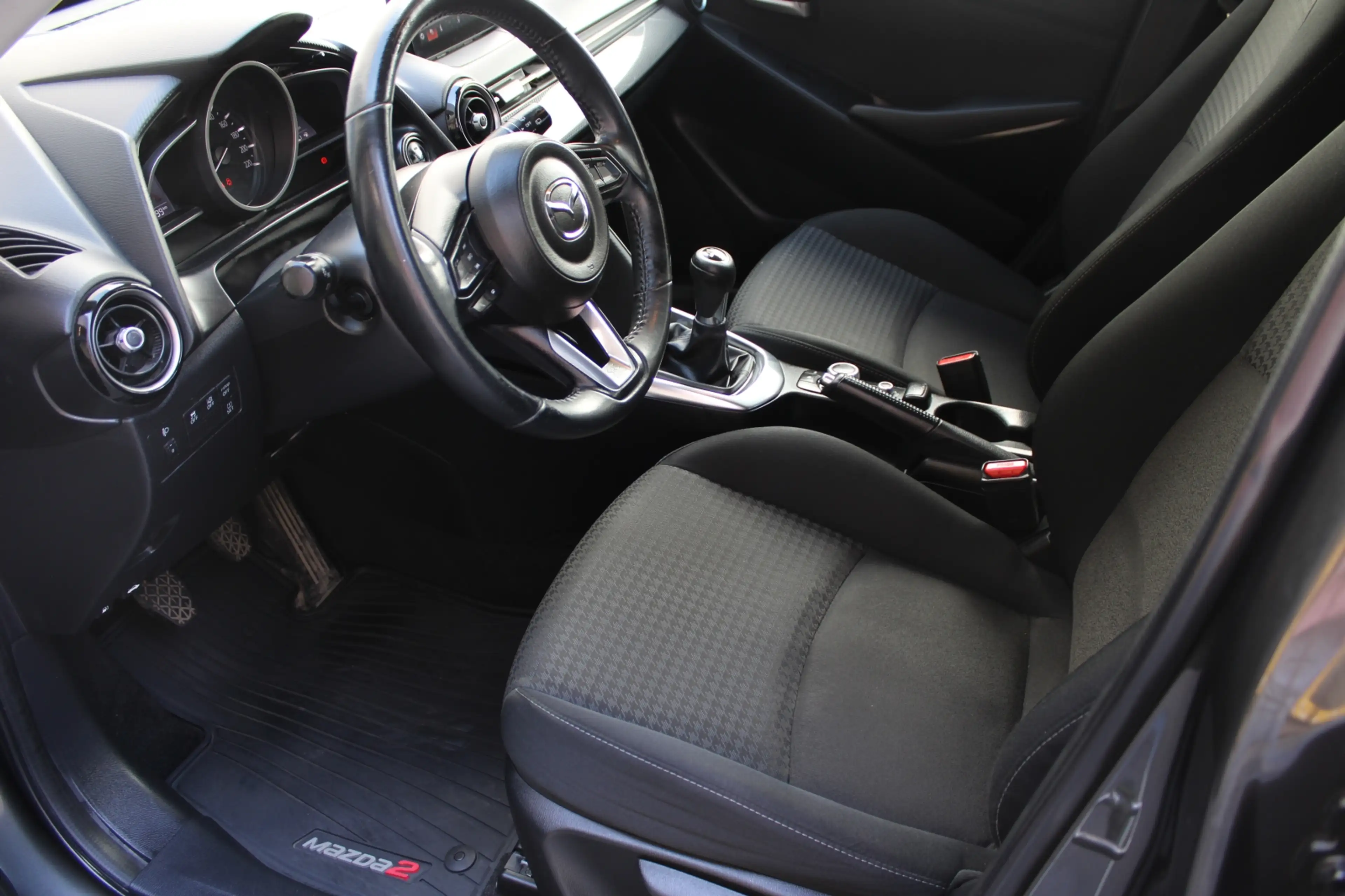Mazda 2 Mazda 2 G75 Takumi — photo 13