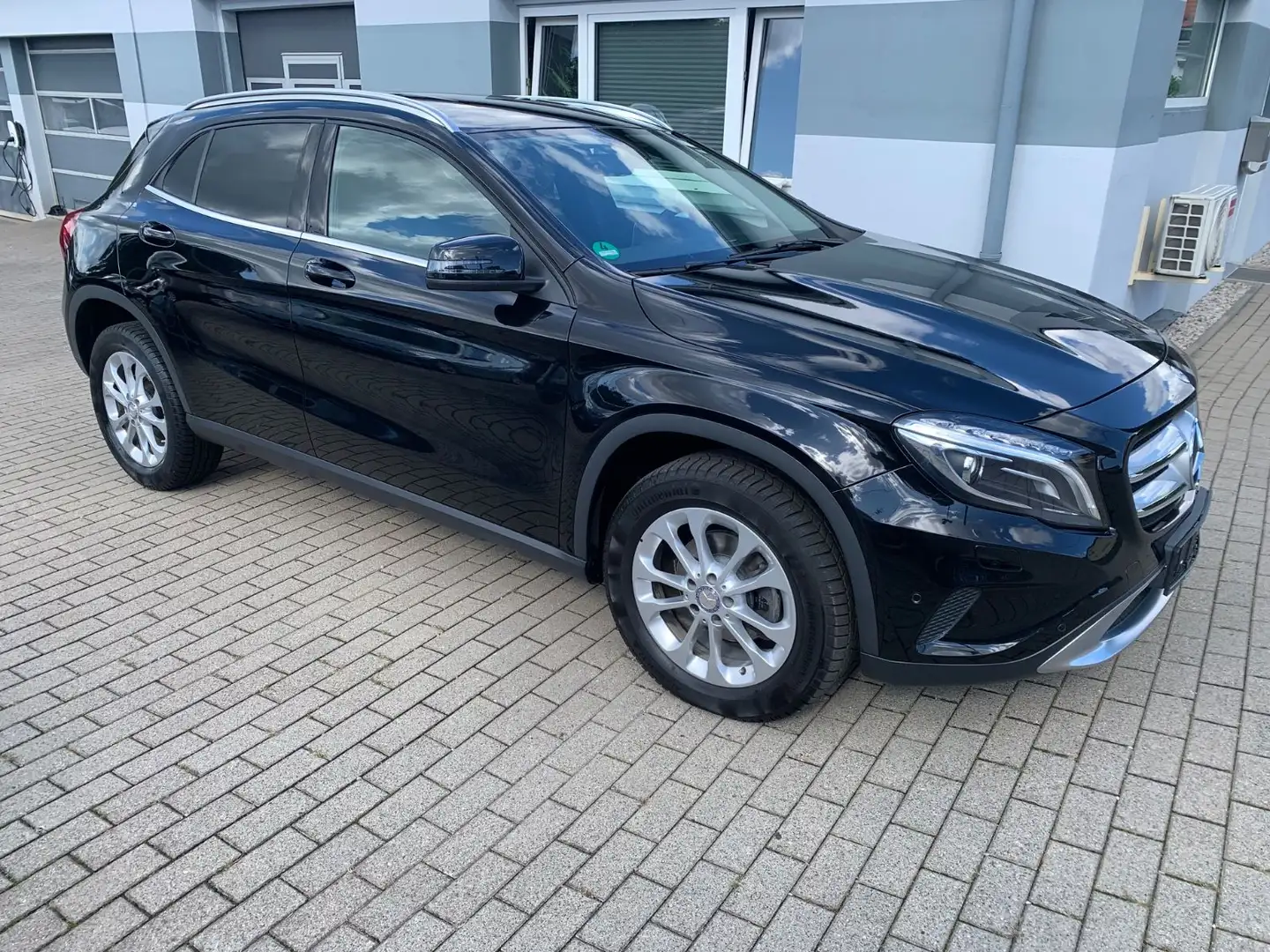 Mercedes-Benz GLA 200 2,1 CDI Aut. 4Matic Temp. Shzg 46TKM Schwarz - 1
