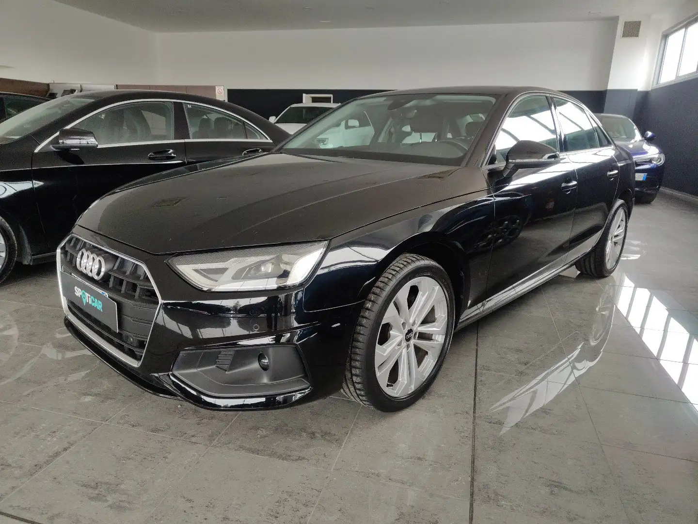 Audi A4 30 TDI/136 CV S tronic Business Schwarz - 1