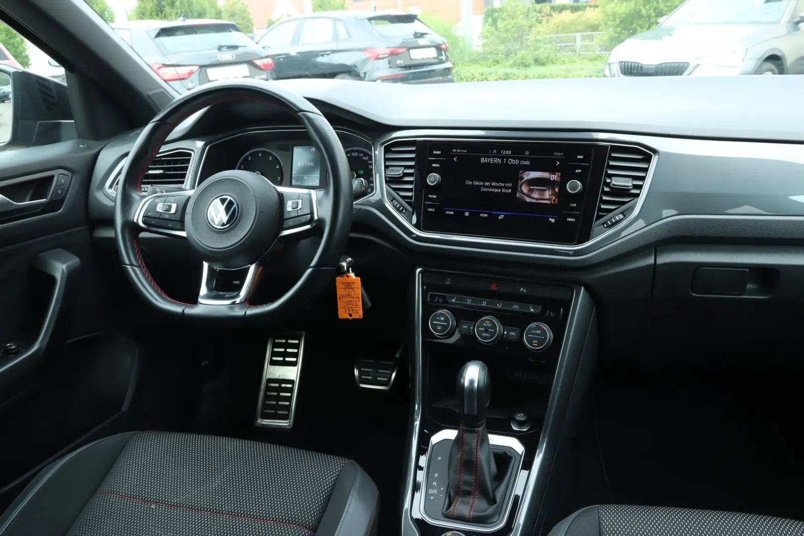 Volkswagen T-Roc 2.0 TSI Sport 4Motion DSG*SHZ*ACC*PDC Navi Zwart - 2
