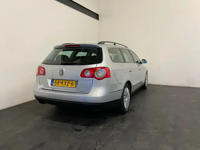 Volkswagen Passat view 2