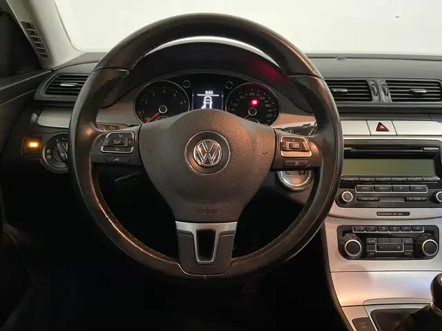 Volkswagen Passat view 12