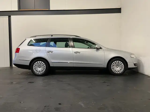 Volkswagen Passat view 26