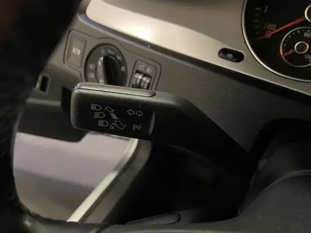 Volkswagen Passat view 9