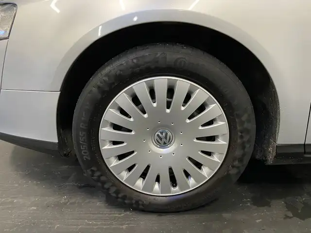 Volkswagen Passat view 28