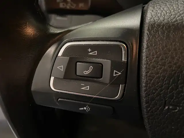 Volkswagen Passat view 11