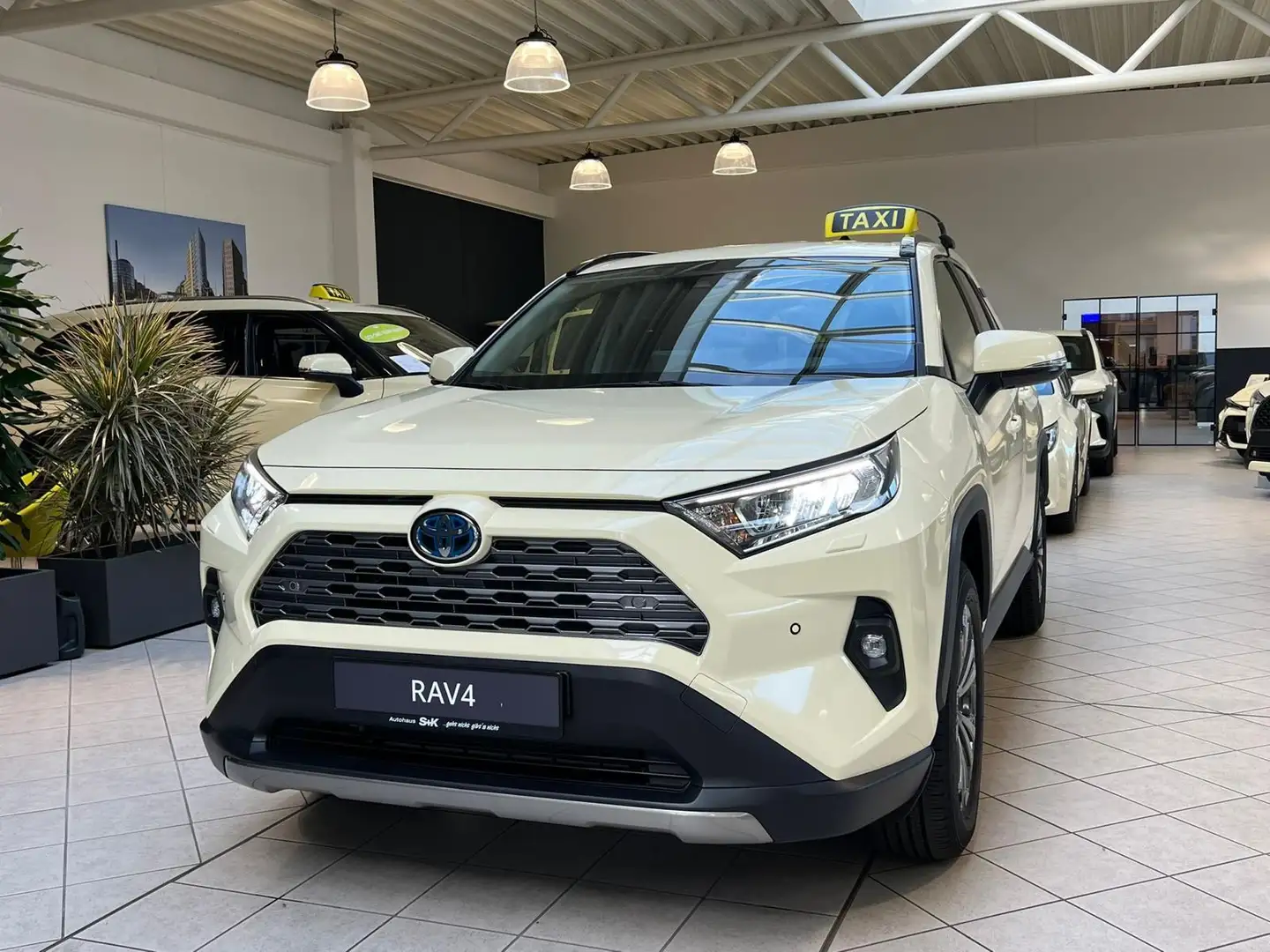 Toyota RAV 4 2.5l Hybrid, 5-Türer, Team D Taxi Schwarz - 1