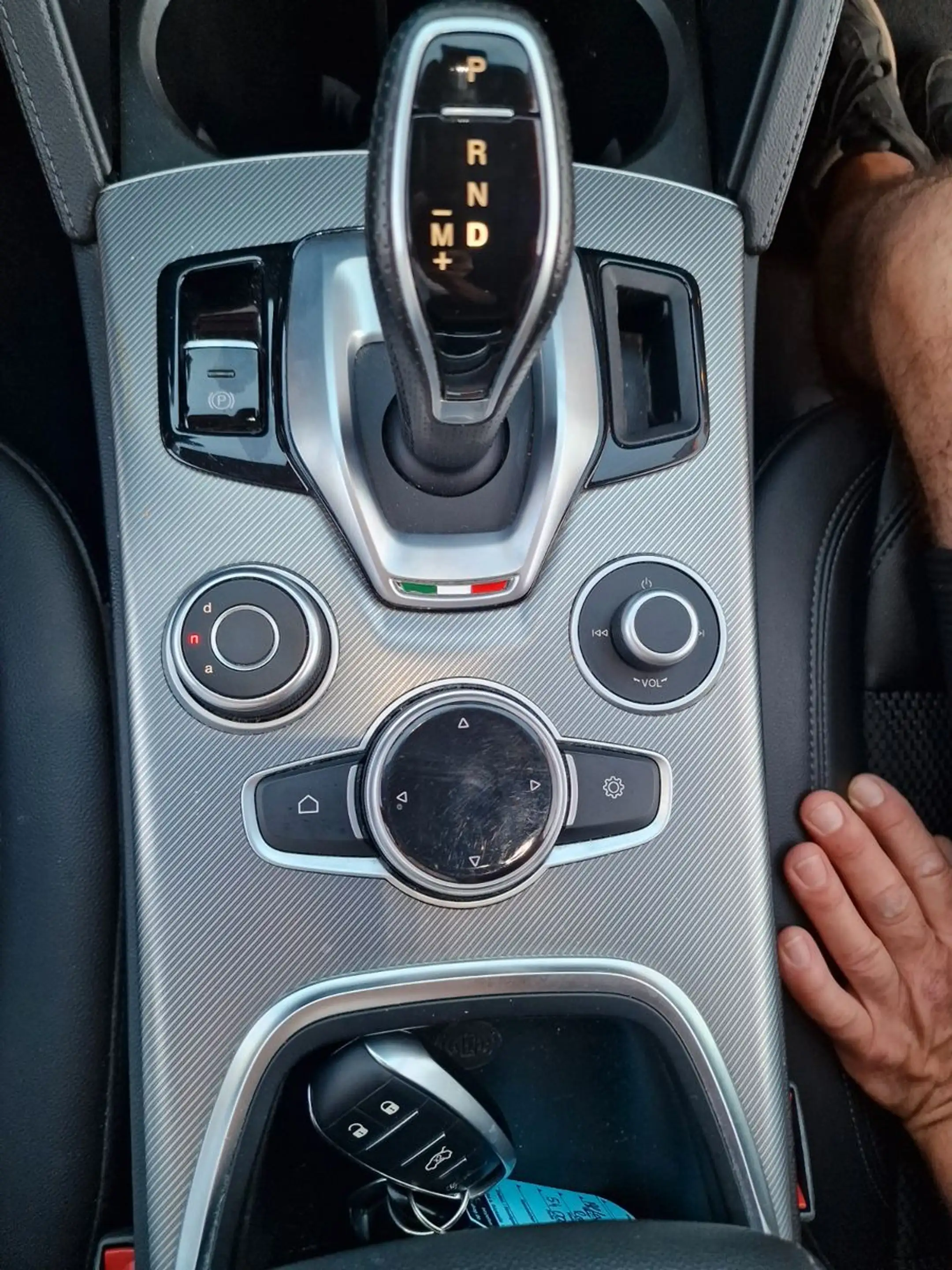 Alfa Romeo Stelvio 2.2 Diesel ,Kamera, Navi, Allrad — photo 9